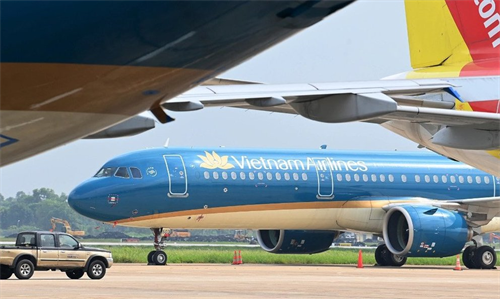 Lỗ 3 năm liên tiếp, thu nhập của lãnh đạo Vietnam Airlines ra sao?